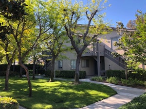 //hemlane-production.s3.amazonaws.com/uploads/property_listing_photos/01c2ca3d-bd97-4d8c-b04b-df1398a78647/1/IMG_0526 28.jpg