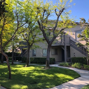 //hemlane-production.s3.amazonaws.com/uploads/property_listing_photos/01c2ca3d-bd97-4d8c-b04b-df1398a78647/1/IMG_0526 28.jpg