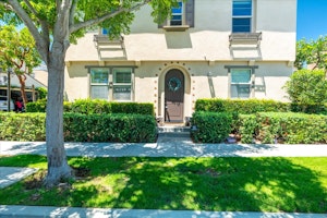 //hemlane-production.s3.amazonaws.com/uploads/property_listing_photos/02ae0860-d2b5-43aa-bc38-512c83991e03/40-35 Lomada St, Mission Viejo, CA 92694-H-4.jpg