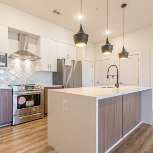 //hemlane-production.s3.amazonaws.com/uploads/property_listing_photos/03d0498d-b2d9-4bc5-a9b1-008ead52b937/13-web-or-mls-Rogers St-13.jpg