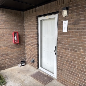 //hemlane-production.s3.amazonaws.com/uploads/property_listing_photos/078bb2ad-e5fe-4fa1-9551-b3769f1df130/Front Door Picture.jpeg