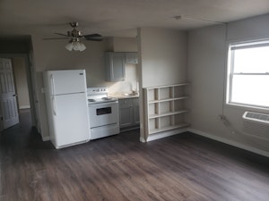//hemlane-production.s3.amazonaws.com/uploads/property_listing_photos/07b35d8a-8e11-4807-9a7f-7b615a2f4a16/1/20191213_134010.jpg
