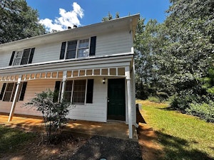 //hemlane-production.s3.amazonaws.com/uploads/property_listing_photos/07fbc24e-0fad-48d3-b15c-0bbdacfc7666/242 highland p.webp