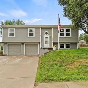 //hemlane-production.s3.amazonaws.com/uploads/property_listing_photos/095f4bd4-dcc6-4eed-afb6-bf0603c450e8/Screenshot 2025-10-08 175422.jpg