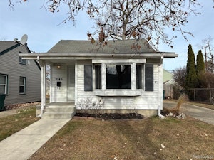 //hemlane-production.s3.amazonaws.com/uploads/property_listing_photos/0aab6c5b-70f4-4579-bad4-ff540d2edd86/2145 Browning Front.jpg