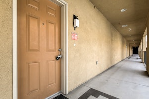//hemlane-production.s3.amazonaws.com/uploads/property_listing_photos/0aad0c73-9389-4477-889b-417a00f3adb4/001--SMALL.jpg