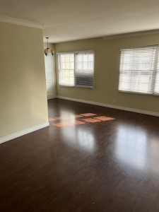 //hemlane-production.s3.amazonaws.com/uploads/property_listing_photos/0d17b7a2-8c55-49af-8e17-13cec2e39b17/1 (1).jpg