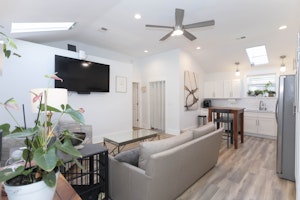 //hemlane-production.s3.amazonaws.com/uploads/property_listing_photos/0d440061-659c-4224-ad4d-b8345452edcb/903 Winston Place-7991.jpeg