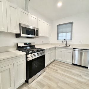 //hemlane-production.s3.amazonaws.com/uploads/property_listing_photos/0ea58c83-c682-4480-b024-2c6d1060ed4c/original (3).jpg