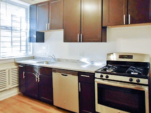 //hemlane-production.s3.amazonaws.com/uploads/property_listing_photos/10cc7356-c635-4d51-98ef-7cd96db8971c/large.jpg
