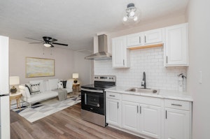 //hemlane-production.s3.amazonaws.com/uploads/property_listing_photos/13650ae7-b693-4112-953b-fdeaffc33baa/liv 1 (1)_final.jpg