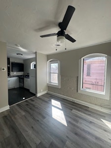 //hemlane-production.s3.amazonaws.com/uploads/property_listing_photos/15f4c4d9-5a8c-4c90-b4cc-8705cad257e8/3 liv kit.jpg