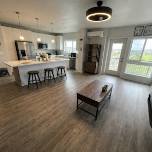 //hemlane-production.s3.amazonaws.com/uploads/property_listing_photos/16ec6556-fd31-4a3e-baf5-cd363d28943c/1.jpg