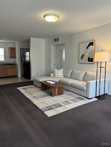 //hemlane-production.s3.amazonaws.com/uploads/property_listing_photos/17710fe7-62f7-4a11-bbad-7953994fe19a/Living room 2 VS.jpg