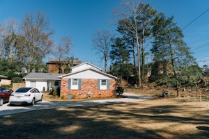 //hemlane-production.s3.amazonaws.com/uploads/property_listing_photos/17b2961b-935e-4016-9240-cb7666f22d76/house 122 of 128.jpg