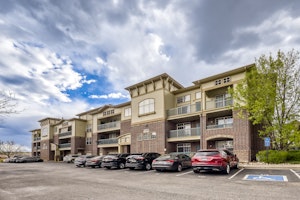 //hemlane-production.s3.amazonaws.com/uploads/property_listing_photos/182d8651-754e-4814-b0de-73c68e9c82db/3872 S Dallas Street 202 - Print Quality - 001 - 02 Exterior Front.jpg