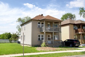 //hemlane-production.s3.amazonaws.com/uploads/property_listing_photos/1929bb08-4556-42b8-b46d-ad6779ae64dd/house 3.jpg