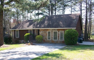 //hemlane-production.s3.amazonaws.com/uploads/property_listing_photos/193995d4-7c02-40f9-9b40-7f6ba945e1b0/1a terr side.jpg