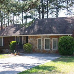 //hemlane-production.s3.amazonaws.com/uploads/property_listing_photos/193995d4-7c02-40f9-9b40-7f6ba945e1b0/1a terr side.jpg