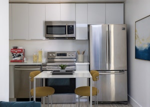 //hemlane-production.s3.amazonaws.com/uploads/property_listing_photos/1a1077ce-8212-4106-9f12-8d7a8ca601be/850 N Van Ness Ave unit 4 VS-2.jpg