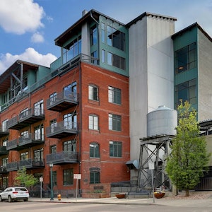 //hemlane-production.s3.amazonaws.com/uploads/property_listing_photos/1d39ad9a-83e8-439e-9557-1f32dbc0d196/10/Exterior 5.webp