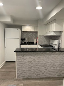 //hemlane-production.s3.amazonaws.com/uploads/property_listing_photos/1e2acc56-7541-4a3a-8e83-306ce9c6a57d/Kitchen Photo 2.jpg