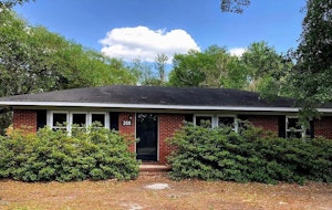 //hemlane-production.s3.amazonaws.com/uploads/property_listing_photos/1ebda7fa-f803-44c2-8faa-9d731b0c57e9/nc1 jpg.webp