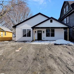 //hemlane-production.s3.amazonaws.com/uploads/property_listing_photos/20bf25f6-fff7-4d81-9fd4-92965d501bc1/119 Prospect Ave - Apt 1 - 01 Large.jpeg