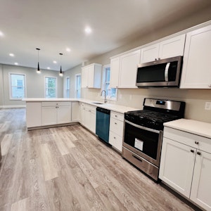 //hemlane-production.s3.amazonaws.com/uploads/property_listing_photos/2180c679-8f05-4129-90eb-6ce355fdf82f/Open kitchen.jpeg