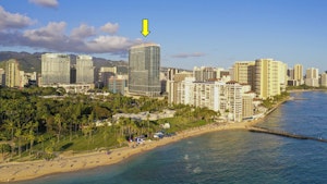 //hemlane-production.s3.amazonaws.com/uploads/property_listing_photos/2187cac8-31cf-4c29-bbd0-8aaa10f2b41b/Trump Drone Pic w arrow.jpg