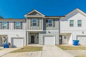 //hemlane-production.s3.amazonaws.com/uploads/property_listing_photos/220f6c37-327d-4514-9219-df693a34fd32/1-web-or-mls-Elm Brook Dr1.jpg