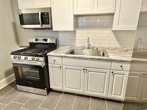 //hemlane-production.s3.amazonaws.com/uploads/property_listing_photos/23afeeea-6965-4abc-8cbe-7a259db41b11/clifton-manor-lakewood-oh-building-photo.jpg