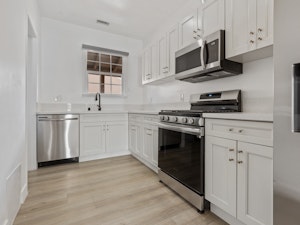 //hemlane-production.s3.amazonaws.com/uploads/property_listing_photos/272fdceb-3c50-463e-8679-30ac3f716285/original (2).jpg