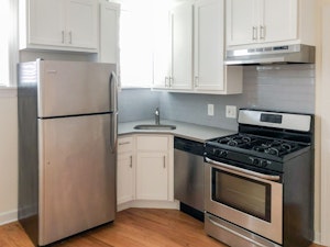 //hemlane-production.s3.amazonaws.com/uploads/property_listing_photos/284eda65-464a-4bac-9551-5c04e0338686/large (1).jpg