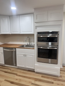 Kitchen: Dishwasher, Sink, Microwave and Oven