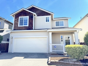 //hemlane-production.s3.amazonaws.com/uploads/property_listing_photos/2ab00f3a-a490-4cf4-9f0c-8380e17e60b3/Front of house.HEIC