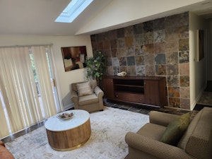 //hemlane-production.s3.amazonaws.com/uploads/property_listing_photos/2b4df47c-6554-4403-997f-ed0276de2e66/Living room.jpg