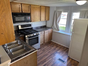 //hemlane-production.s3.amazonaws.com/uploads/property_listing_photos/2cbfa045-1971-4587-a979-367248e88dc7/31be6c004d0b1c22829ff40abbe623c1-cc_ft_1536.webp