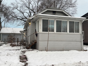 //hemlane-production.s3.amazonaws.com/uploads/property_listing_photos/3050e2c4-5a93-4322-b0dc-59a5a380cce5/Grayson Front.jpg