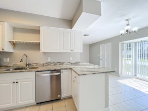 //hemlane-production.s3.amazonaws.com/uploads/property_listing_photos/30e5cf09-54f7-42a2-bf2d-182125480817/3054 Unkaterri Lane-24.jpg