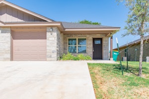 //hemlane-production.s3.amazonaws.com/uploads/property_listing_photos/318fdd0f-8d7e-4aa4-972f-0bed3c10a0f8/untitled-1 (3).jpg