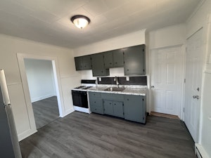 //hemlane-production.s3.amazonaws.com/uploads/property_listing_photos/32ff637b-afe4-4ab3-9262-7465920277ff/IMG_5303.JPG