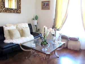 //hemlane-production.s3.amazonaws.com/uploads/property_listing_photos/37dc8a10-3fe7-4ac8-bd77-caa477934a43/CASITA living room (2).jpg