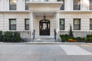 //hemlane-production.s3.amazonaws.com/uploads/property_listing_photos/3815082a-24c5-4614-9404-168cf63d4f0f/Building Exterior 2.jpg