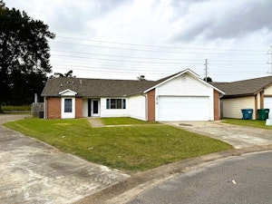 //hemlane-production.s3.amazonaws.com/uploads/property_listing_photos/39152e7c-567e-4661-84f1-5044e2429f33/1.jpg