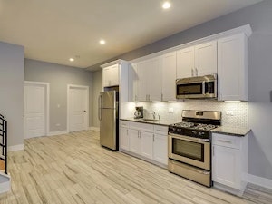 //hemlane-production.s3.amazonaws.com/uploads/property_listing_photos/39349556-664f-4b12-b70a-1bff5830e126/4/Kitchen2.webp