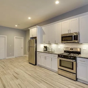 //hemlane-production.s3.amazonaws.com/uploads/property_listing_photos/39349556-664f-4b12-b70a-1bff5830e126/4/Kitchen2.webp