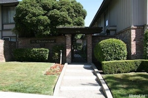 //hemlane-production.s3.amazonaws.com/uploads/property_listing_photos/3a982606-b76a-4aaa-8519-c0558f332658/image (3).jpg