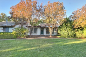 //hemlane-production.s3.amazonaws.com/uploads/property_listing_photos/3b09fbc2-4d32-466a-b1fc-ff9b6ffd02bd/2526 Overhill Ln Davis CA-print-001-060-200-3000x2000-300dpi.jpg