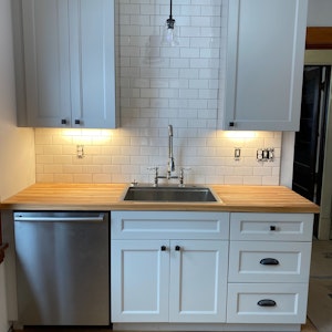 High end kitchen with dishwasher, just remodeled!